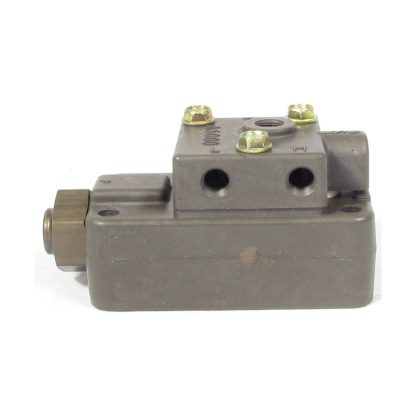 Slave Valve / Fuller Transmission - Image 4
